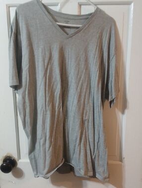 Calvin Klein Classic Fit V-Neck Tee in Heather Gray